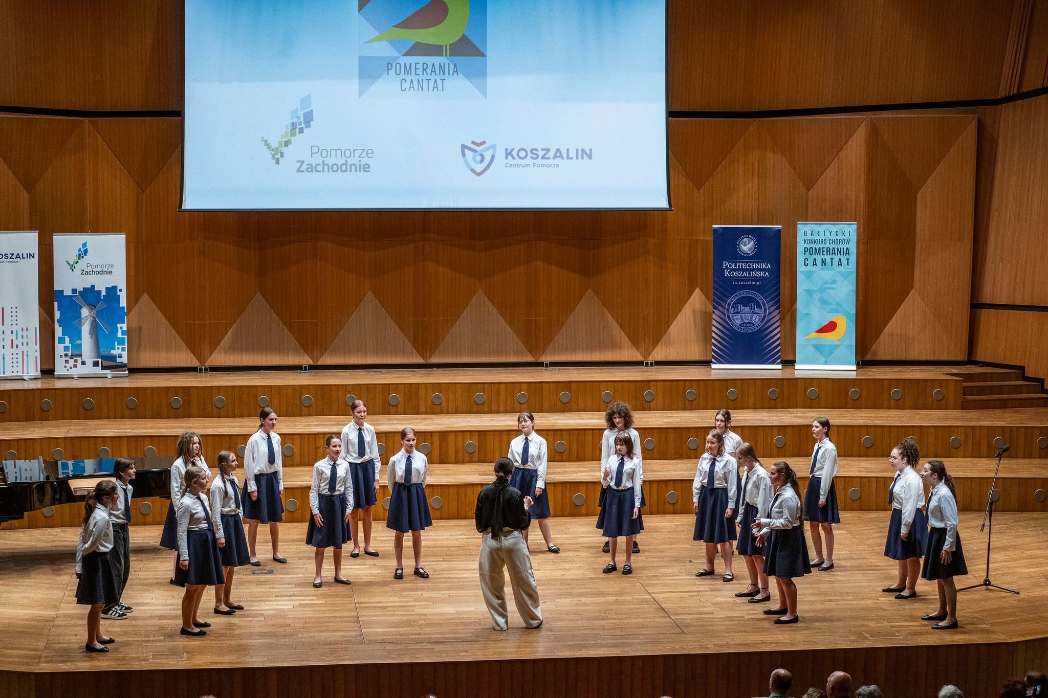 Dolce Canto grupa starsza podczas występu podczas IX Bałtyckiego Konkursu Chórów „Pomerania Cantat”